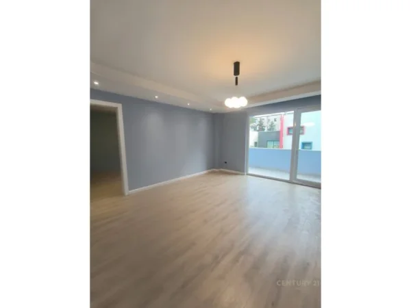 Tirane, jepet me qera zyre Kati 2, 116 m² 2.000 € (Bllok)