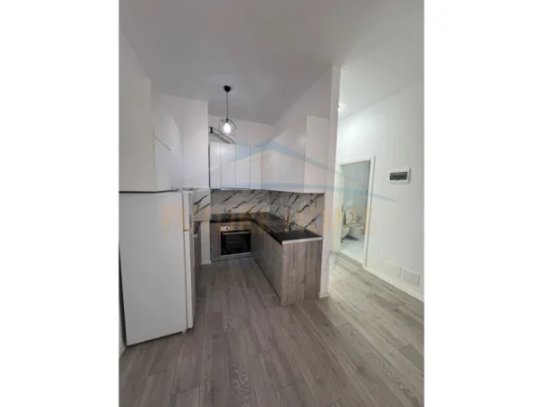 Tirane, jap me qera apartament 2+1 Kati 5, 95 m² 450 € (Ali Demi)