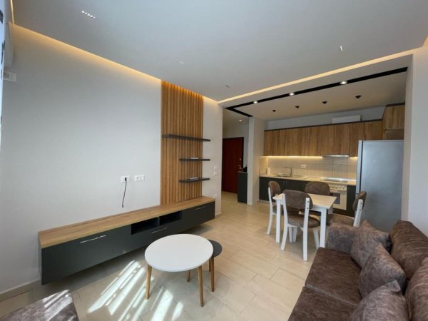 Tirane, jap me qera apartament 1+1 Kati 8, 65 m² 400 € (Misto Mame)
