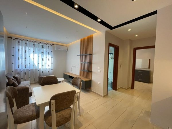 Tirane, jap me qera apartament 1+1 Kati 8, 65 m² 400 € (Misto Mame)