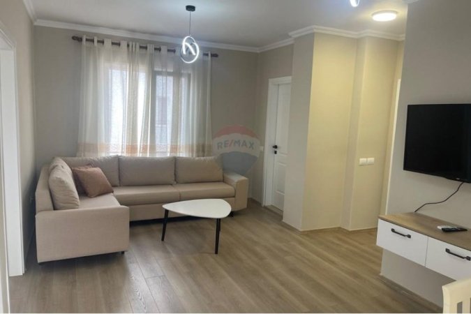 Tirane, jepet me qera apartament 2+1+Ballkon Kati 4, 93 m² 450 € (Prane Xhamise, Selite)