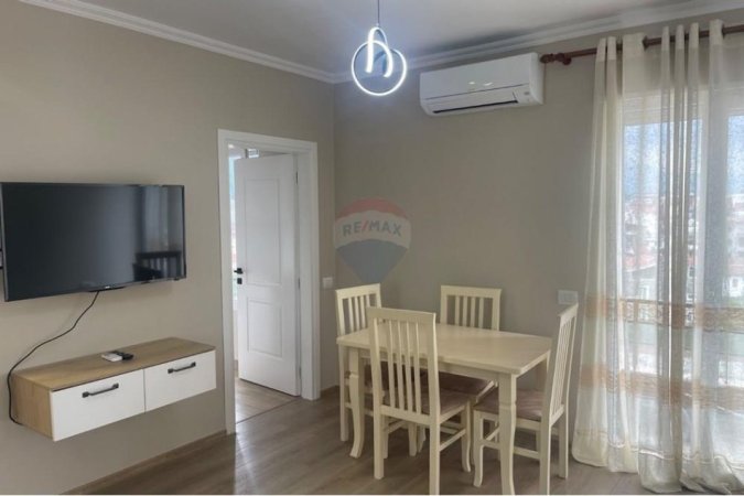 Tirane, jepet me qera apartament 2+1+Ballkon Kati 4, 93 m² 450 € (Prane Xhamise, Selite)