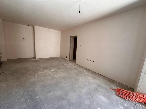 Tirane, shitet apartament 2+1 Kati 2, 91 m² 191.000 € (Kompleksi Orbital, Gener 2, Bulevardi i Ri)
