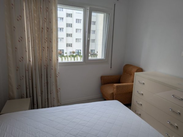 Tirane, jepet me qera apartament 2+1+Aneks+Ballkon Kati 2, 96 m² 700 € (fusha e aviacionit)