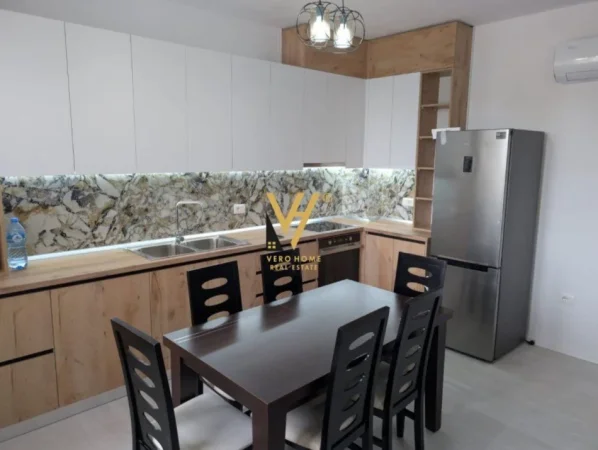 Tirane, jepet me qera apartament 2+1+Ballkon Kati 2, 95 m² 700 € (UNAZA E RE)