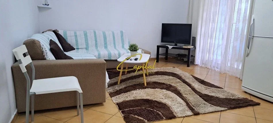 Tirane, jepet me qera apartament 1+1 Kati 1, 50 m² 450 € (ISH TREGU ELEKTRIK)