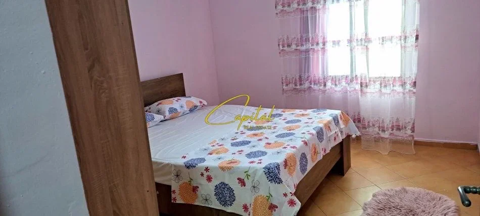 Tirane, jepet me qera apartament 1+1 Kati 1, 50 m² 450 € (ISH TREGU ELEKTRIK)