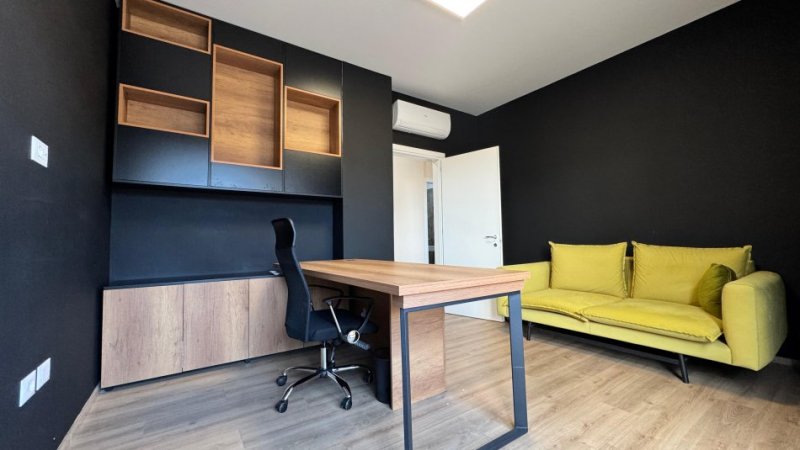Tirane, jepet me qera zyre Kati 7, 160 m² 2.000 € (Rruga e Kavajes)