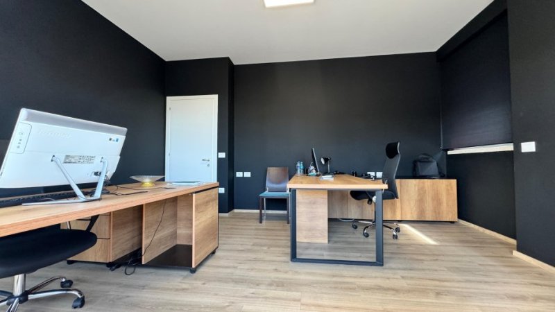 Tirane, jepet me qera zyre Kati 7, 160 m² 2.000 € (Rruga e Kavajes)