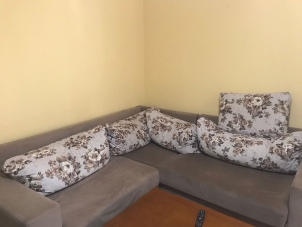 Tirane, jepet me qera apartament 1+1+Ballkon Kati 6, 65 m² 38.000leke (Blv Astir te Bar Xhamero)