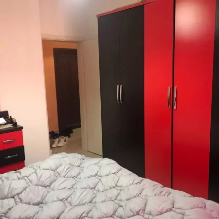 Tirane, jepet me qera apartament 1+1+Ballkon Kati 6, 65 m² 38.000leke (Blv Astir te Bar Xhamero)