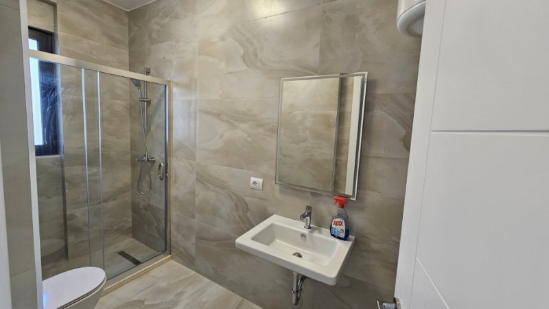 Tirane, jepet me qera apartament 2+1 Kati 4, 110 m² 800 € (Rezidenca Green Harmony, përballë UET)