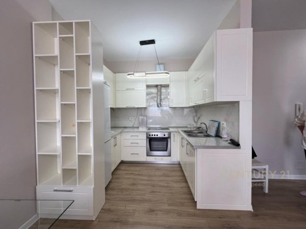 Tirane, jepet me qera apartament 1+1 Kati 8, 81 m² 600 € (Rruga Panorama, Hipoteka)
