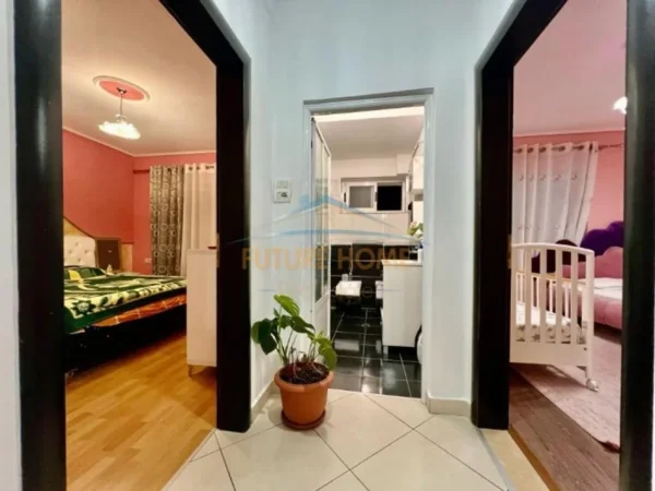 Tirane, jepet me qera apartament 3+1 Kati 4, 104 m² 500 € (SELITE)