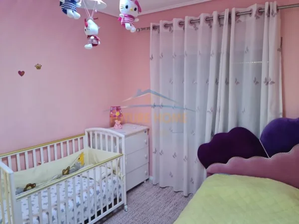 Tirane, jepet me qera apartament 3+1 Kati 4, 104 m² 500 € (SELITE)