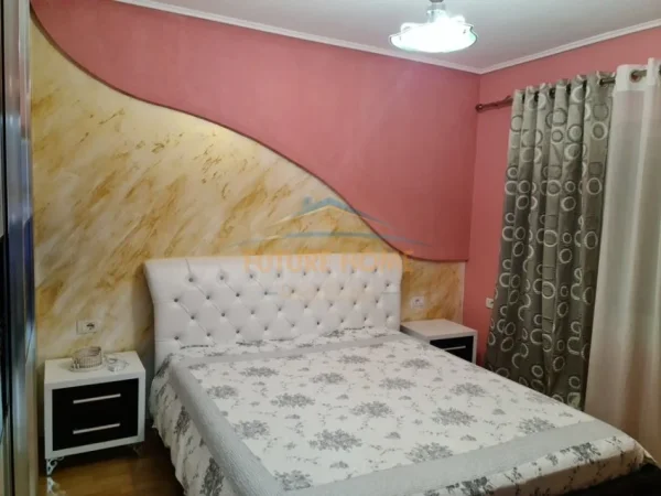 Tirane, jepet me qera apartament 3+1 Kati 4, 104 m² 500 € (SELITE)
