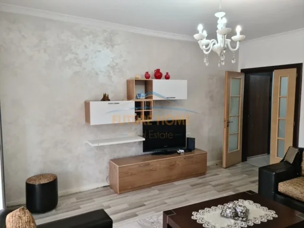 Tirane, jepet me qera apartament 3+1 Kati 4, 104 m² 500 € (SELITE)
