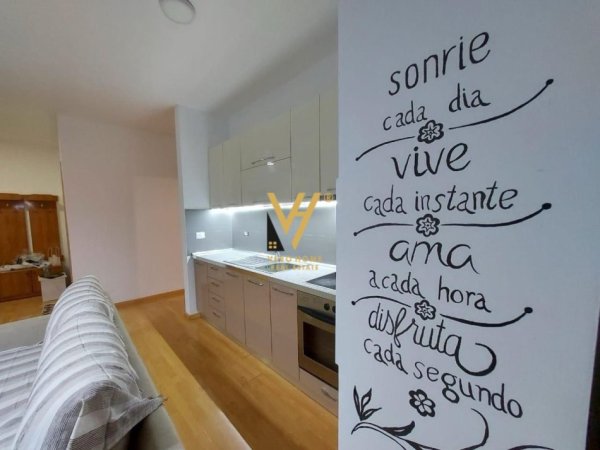 Tirane, jepet me qera apartament 2+1+Ballkon Kati 3, 80 m² 700 € (RRUGA E DIBRES)