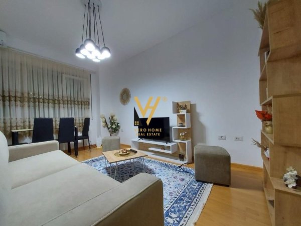 Tirane, jepet me qera apartament 2+1+Ballkon Kati 3, 80 m² 700 € (RRUGA E DIBRES)