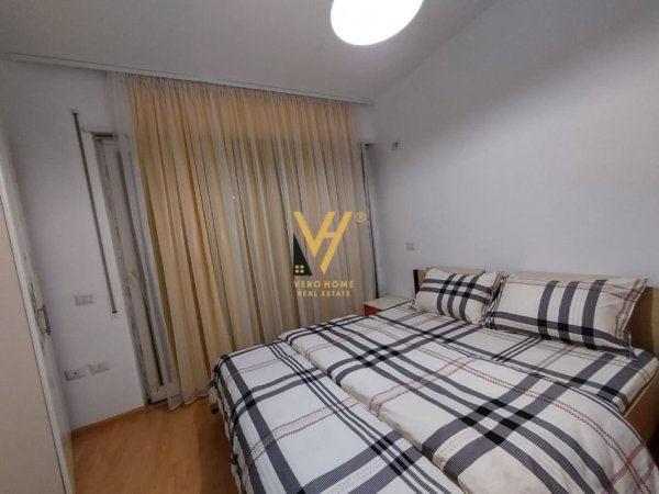 Tirane, jepet me qera apartament 2+1+Ballkon Kati 3, 80 m² 700 € (RRUGA E DIBRES)
