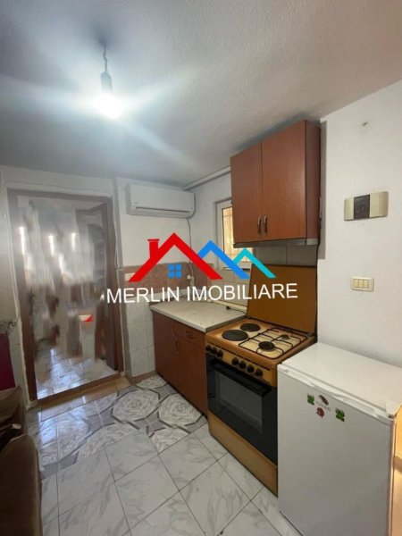 Tirane, jepet me qera apartament 1+1 Kati 1, 35 m² 250 € (RRUGA EGNATIA)