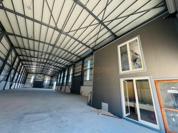 Tirane, shitet magazine Kati 0, 6.000 m² 3.200.000 € (AUTOSTRADA TIRANE-DURRES)