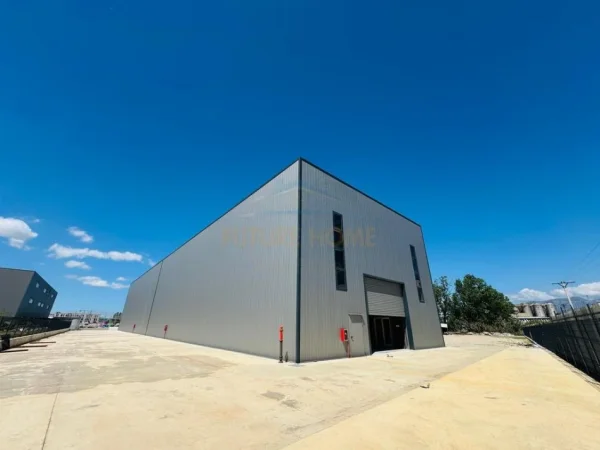 Tirane, shitet magazine Kati 0, 6.000 m² 3.200.000 € (AUTOSTRADA TIRANE-DURRES)