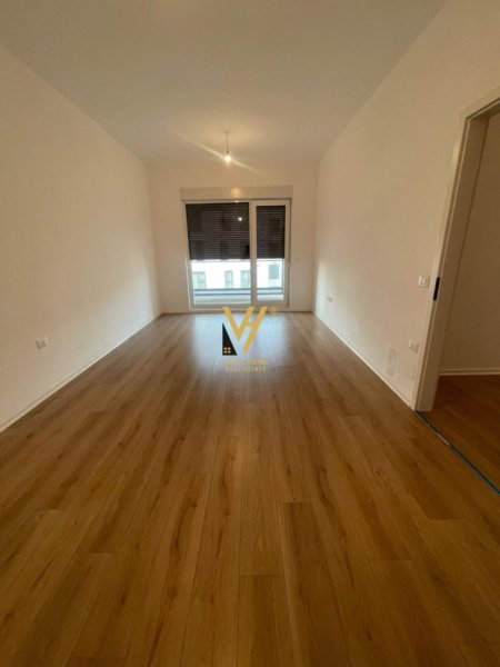 Tirane, jepet me qera zyre Kati 10, 115 m² 600 € (RRUGA E KAVAJES)