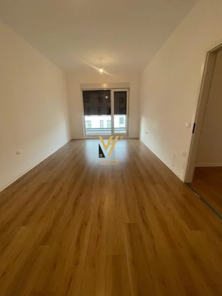 Tirane, jepet me qera zyre Kati 10, 115 m² 600 € (RRUGA E KAVAJES)