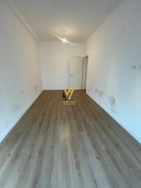 Tirane, jepet me qera zyre Kati 10, 115 m² 600 € (RRUGA E KAVAJES)