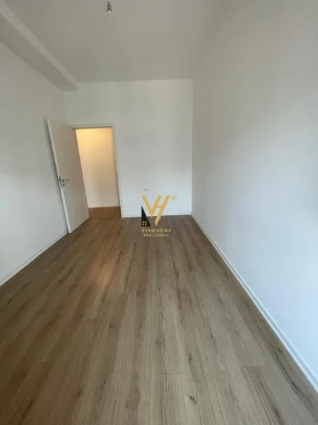 Tirane, jepet me qera zyre Kati 10, 115 m² 600 € (RRUGA E KAVAJES)
