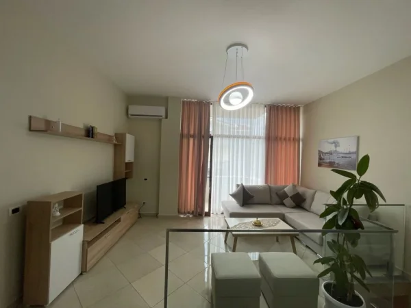 Tirane, jepet me qera apartament 2+1+Aneks+Ballkon Kati 2, 500 € (liqeni i thate)