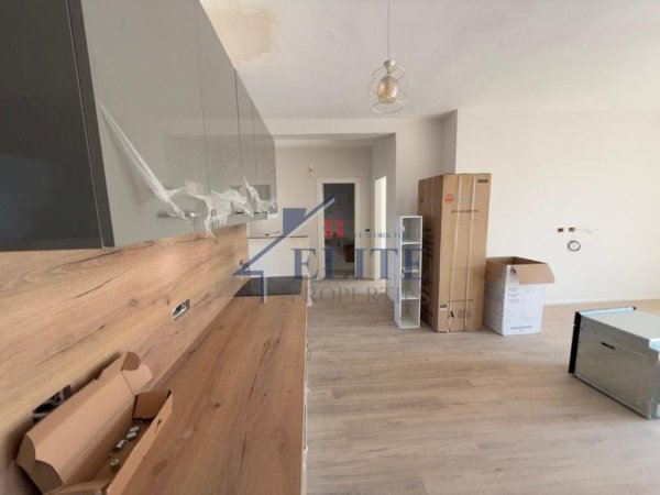 Tirane, jepet me qera apartament 1+1+Ballkon Kati 7, 110 m² 550 € (Fundi i Bulevardrit te Ri)