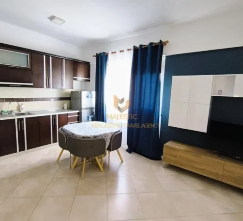 jepet me qera 1+1 Kati 5, 78 m² 600 € (Komuna parisit)