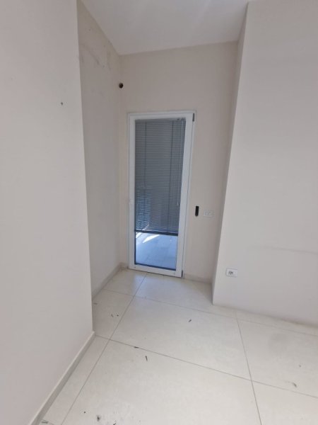 Tirane, jepet me qera zyre Kati 1, 80 m² 600 € (ASTIR KOMPLAKSI JOLLA)