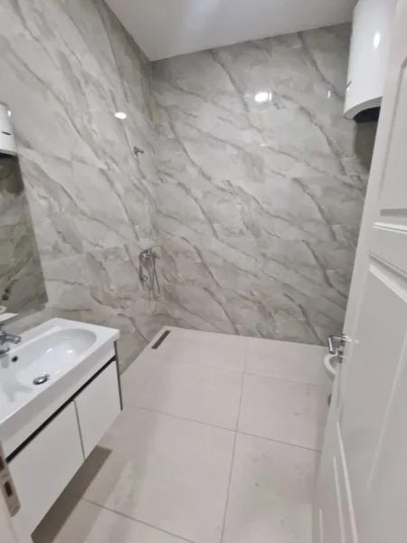 Tirane, jepet me qera zyre Kati 1, 80 m² 600 € (ASTIR KOMPLAKSI JOLLA)