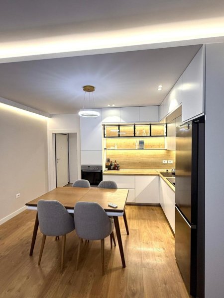 Tirane, jepet me qera apartament 2+1+Ballkon Kati 4, 110 m² 1.000 € (Rr. e Elbasanit)