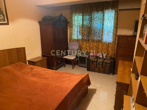 Tirane, jepet me qera apartament 1+1+Ballkon Kati 1, 78 m² 500 € 