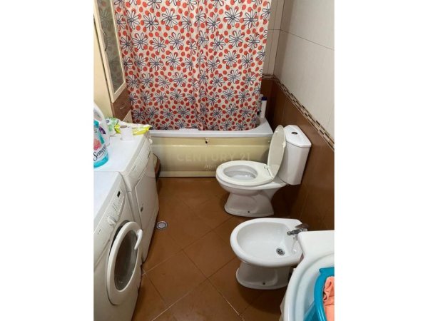 Tirane, jepet me qera apartament 1+1+Ballkon Kati 1, 78 m² 500 € 