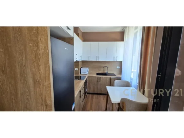 Tirane, jepet me qera apartament 2+1 , 90 m² 650 € (FIORI DI BOSKO)