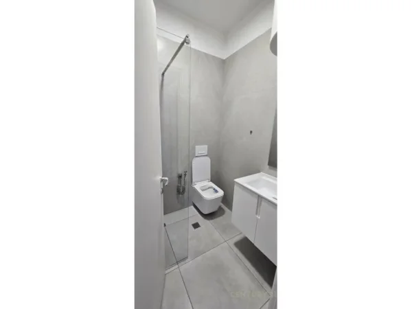 Tirane, jepet me qera apartament 2+1 , 90 m² 650 € (FIORI DI BOSKO)