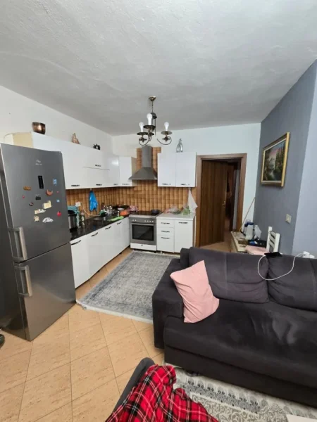 Tirane, Liste me oferta apartament 2+1+Ballkon , 92 m² 250.000 € (rruga medar shtylla)