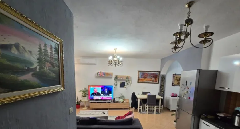 Tirane, Liste me oferta apartament 2+1+Ballkon , 92 m² 250.000 € (rruga medar shtylla)