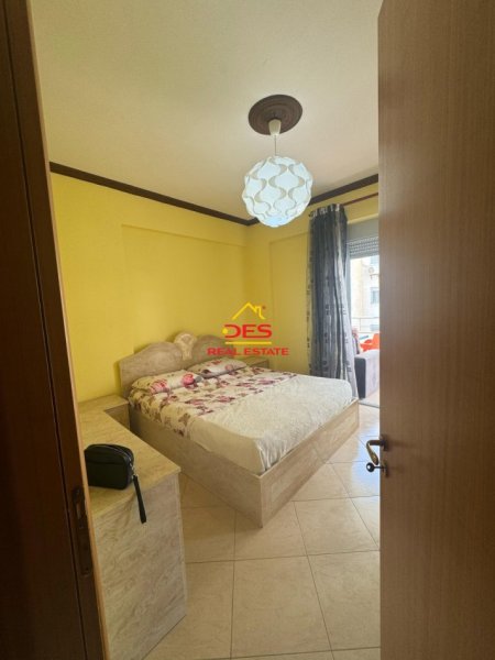 Vlore, jepet me qera apartament 1+1+Ballkon Kati 6, 75 m² 500 € (Rruga Murat Tërbaçi)