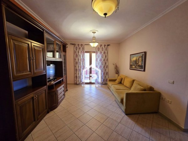 JEPET ME QIRA: Apartament 2+1/Rruga Kavajës KISHA ORTODOKSE