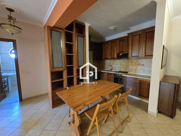 JEPET ME QIRA: Apartament 2+1/Rruga Kavajës KISHA ORTODOKSE
