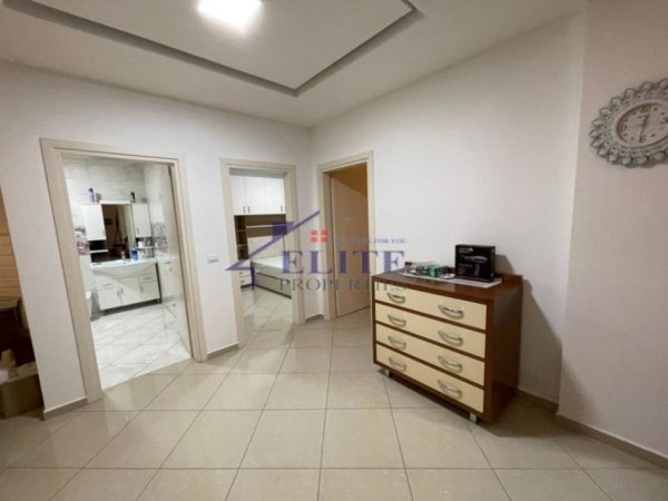 Tirane, jepet me qera apartament 2+1+Ballkon Kati 4, 120 m² 700 € (Zogu i Zi)