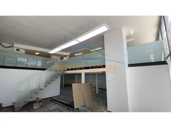 Tirane, jepet me qera ambjent biznesi Kati 0, 210 m² 2.000 € (Fusha e Aviacionit)