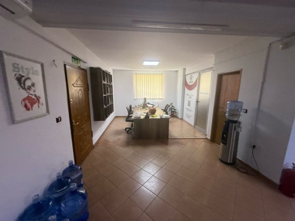 Tirane, jepet me qera dyqan Kati 2, 120 m² 880 € (Rruga e Kavajes)