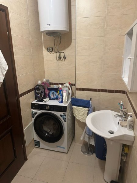 Tirane, jepet me qera apartament 1+1 Kati 9, 65 m² 450 € (Rruga e kavajes)